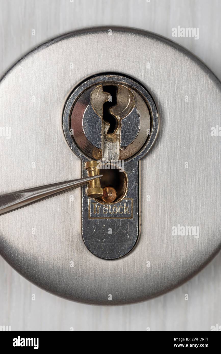 Cylinder lock drilled out, hole below the cylinder core, remove core