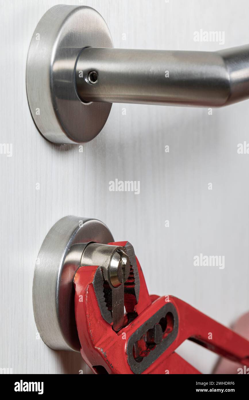 Cylinder protrusion, water pump pliers on the locking cylinder, symbol image, burglary, Stock Photo