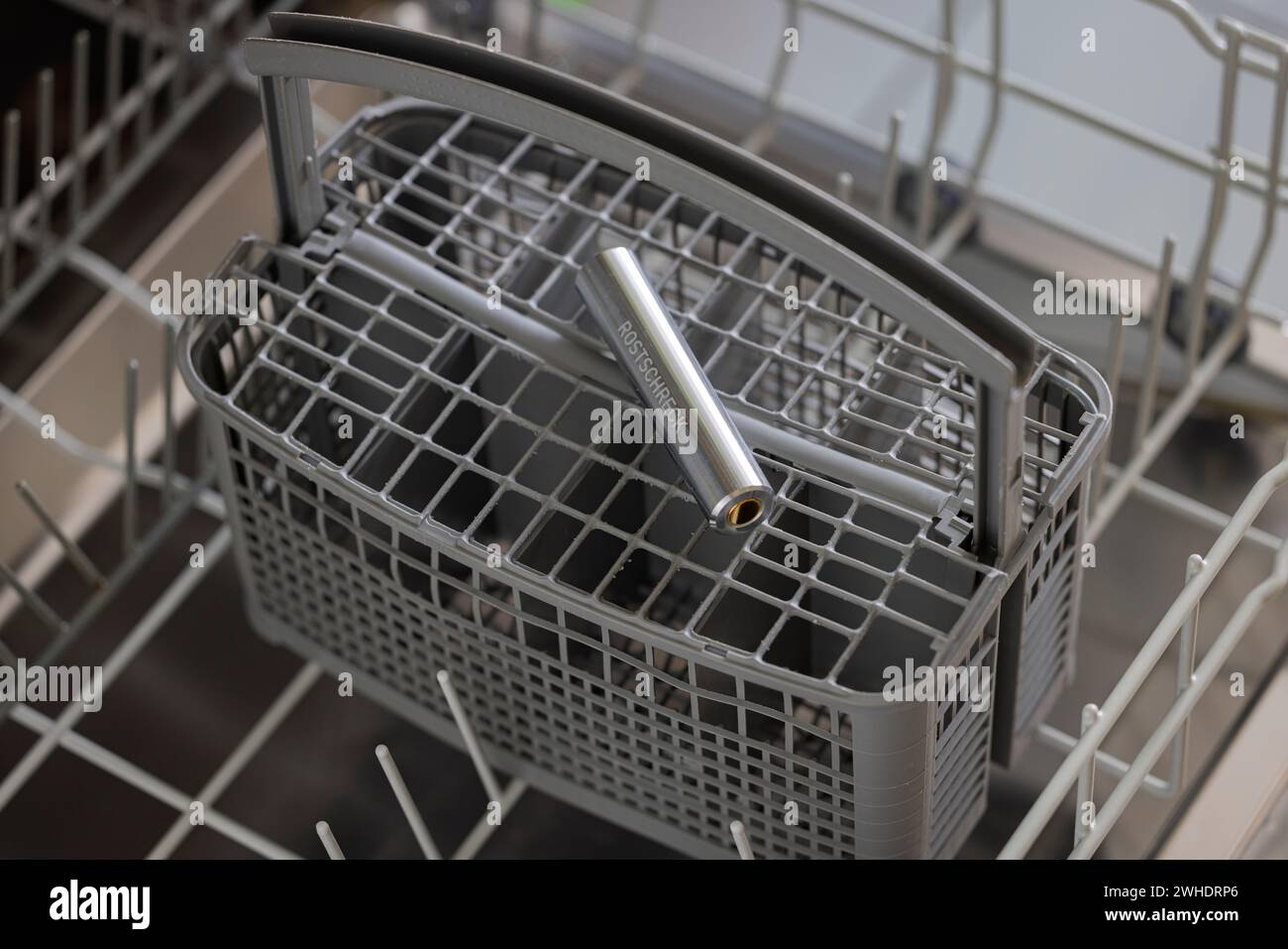 New rust deterrent on cutlery basket, prevents rust stains on cutlery