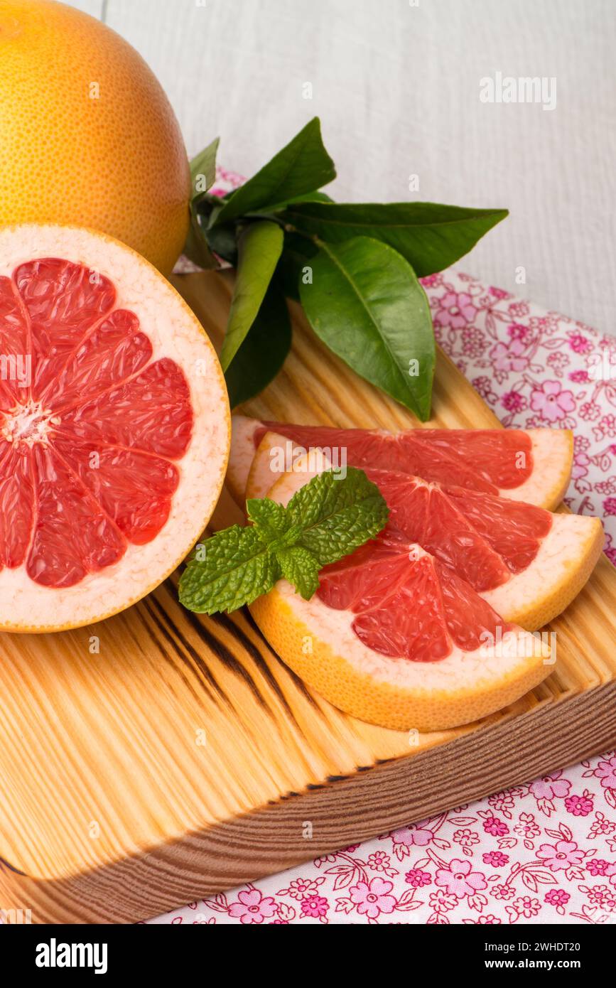 Red grapefruit basket hi-res stock photography and images - Alamy