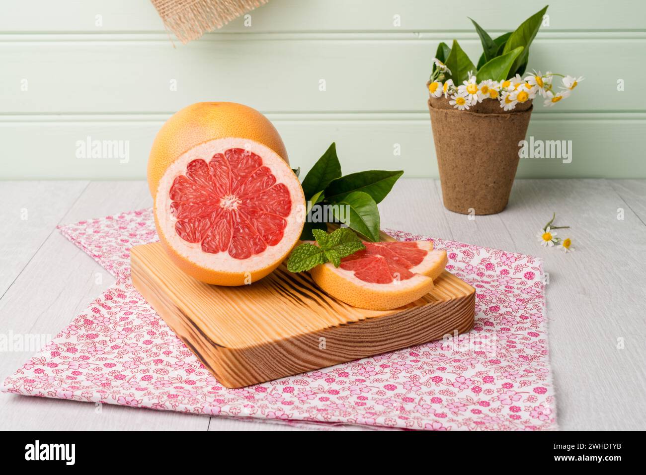 Red grapefruit basket hi-res stock photography and images - Alamy