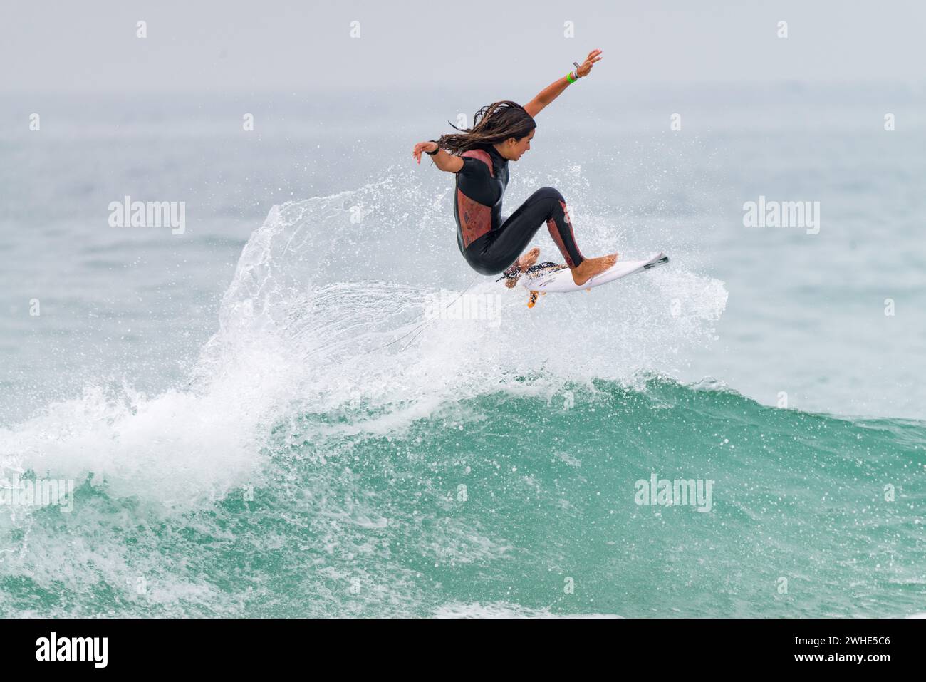 Beach surfer wave ripcurl hi-res stock photography and images - Alamy