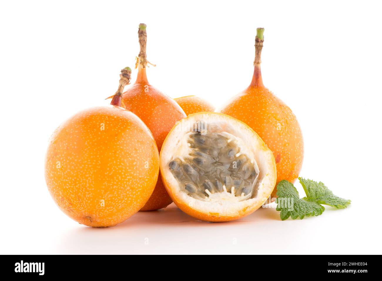 Passion fruit maracuja granadilla Stock Photo - Alamy