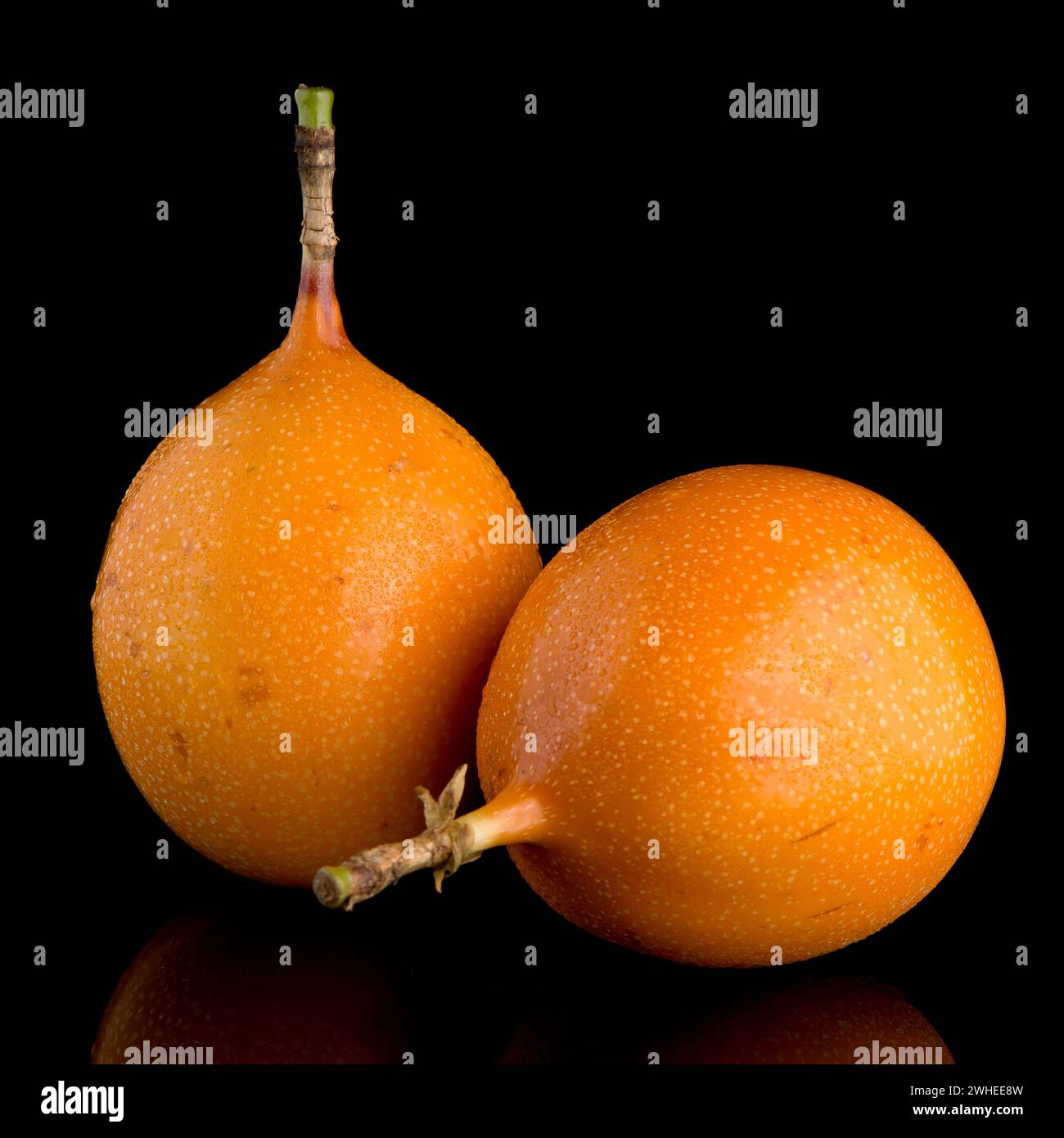 Passion fruit maracuja granadilla Stock Photo - Alamy