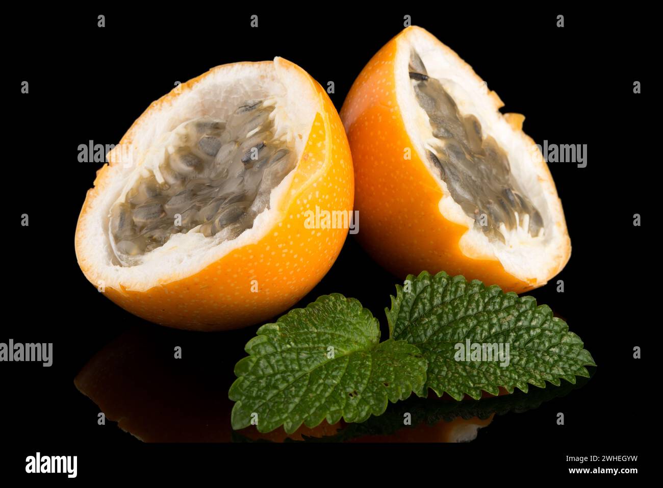 Passion fruit maracuja granadilla Stock Photo - Alamy