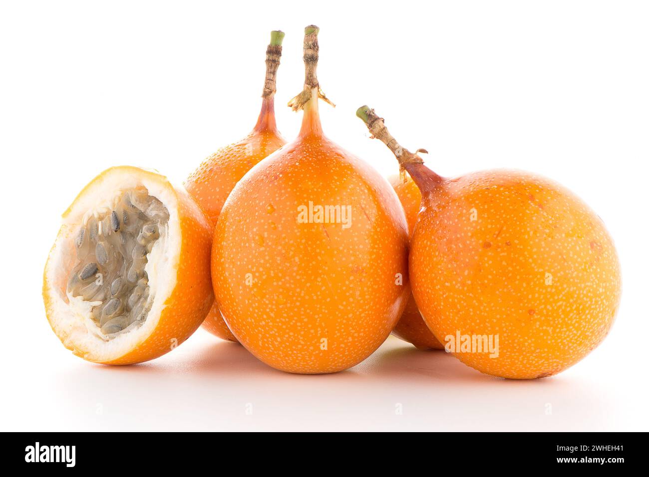 Passion fruit maracuja granadilla Stock Photo - Alamy