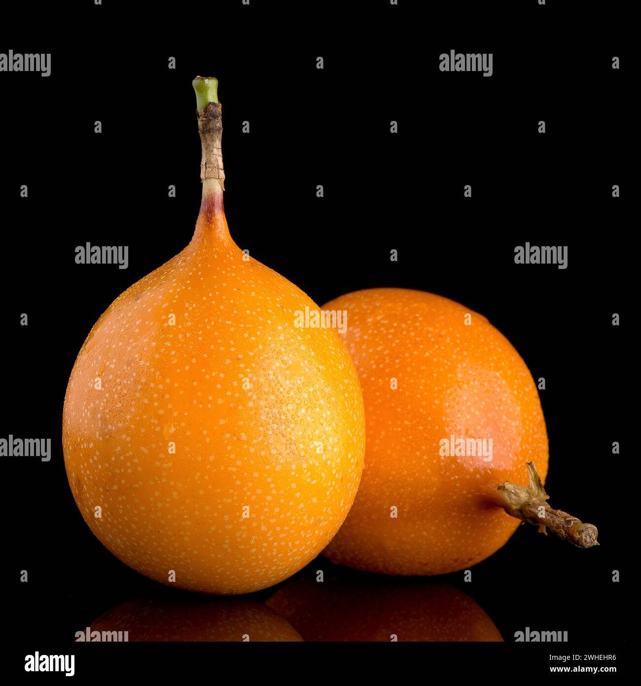 Passion fruit maracuja granadilla Stock Photo - Alamy