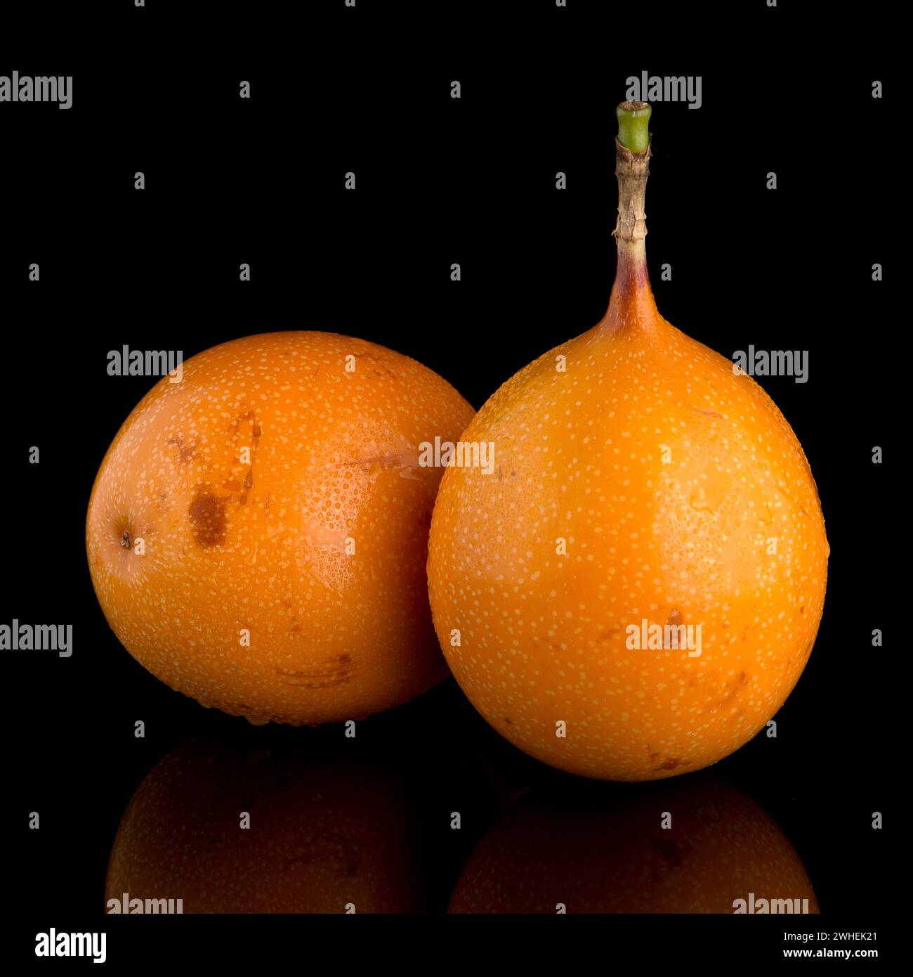 Passion fruit maracuja granadilla Stock Photo - Alamy