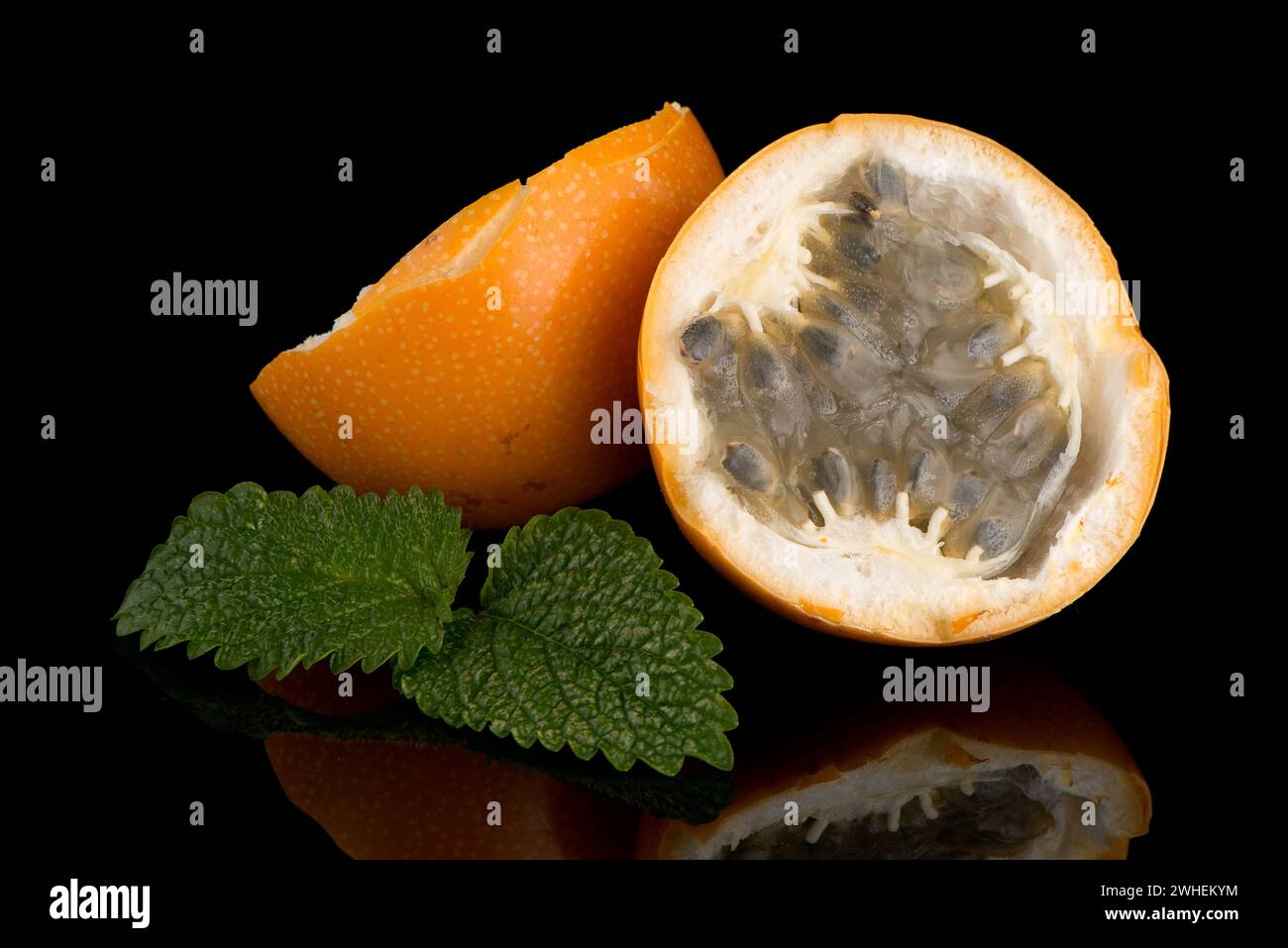 Passion fruit maracuja granadilla Stock Photo - Alamy