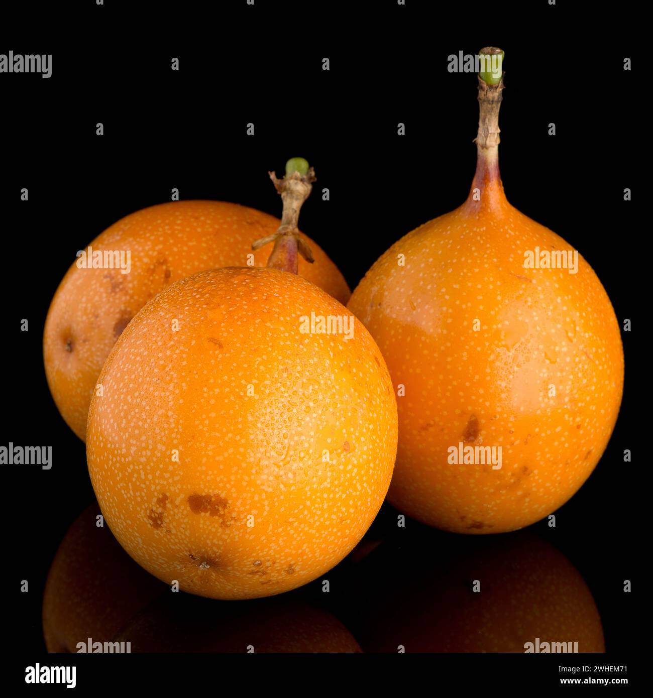 Passion fruit maracuja granadilla Stock Photo - Alamy