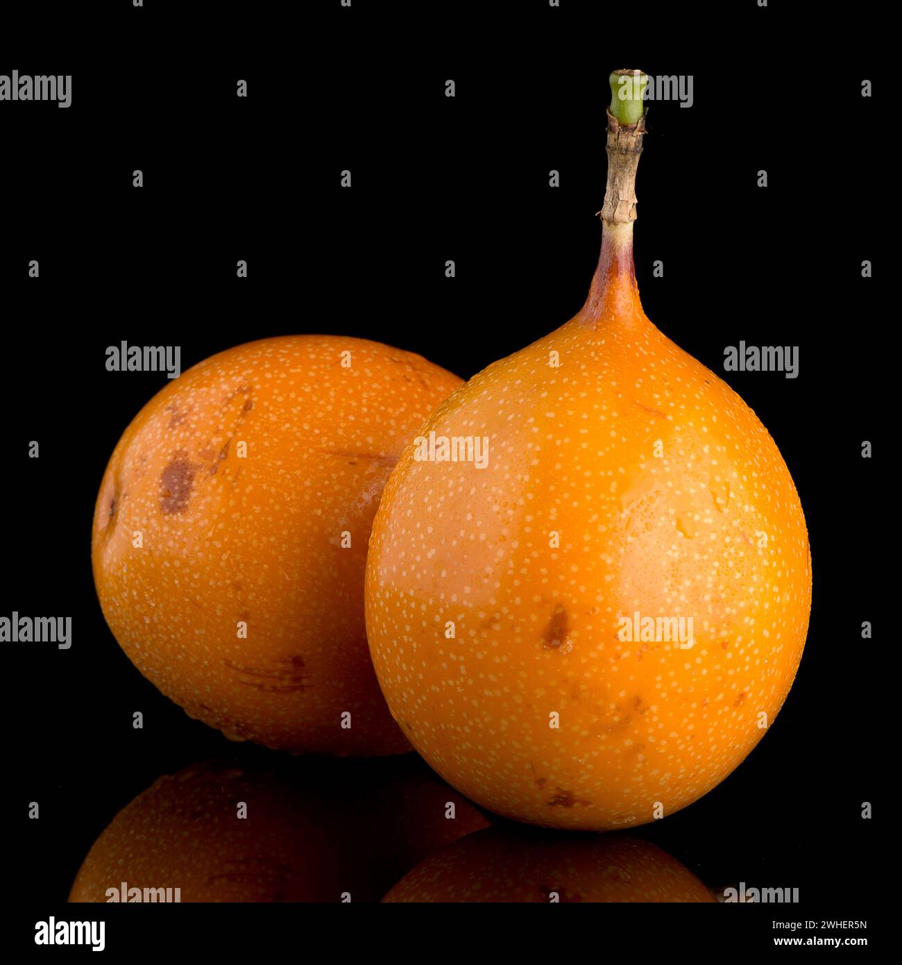 Passion fruit maracuja granadilla Stock Photo - Alamy