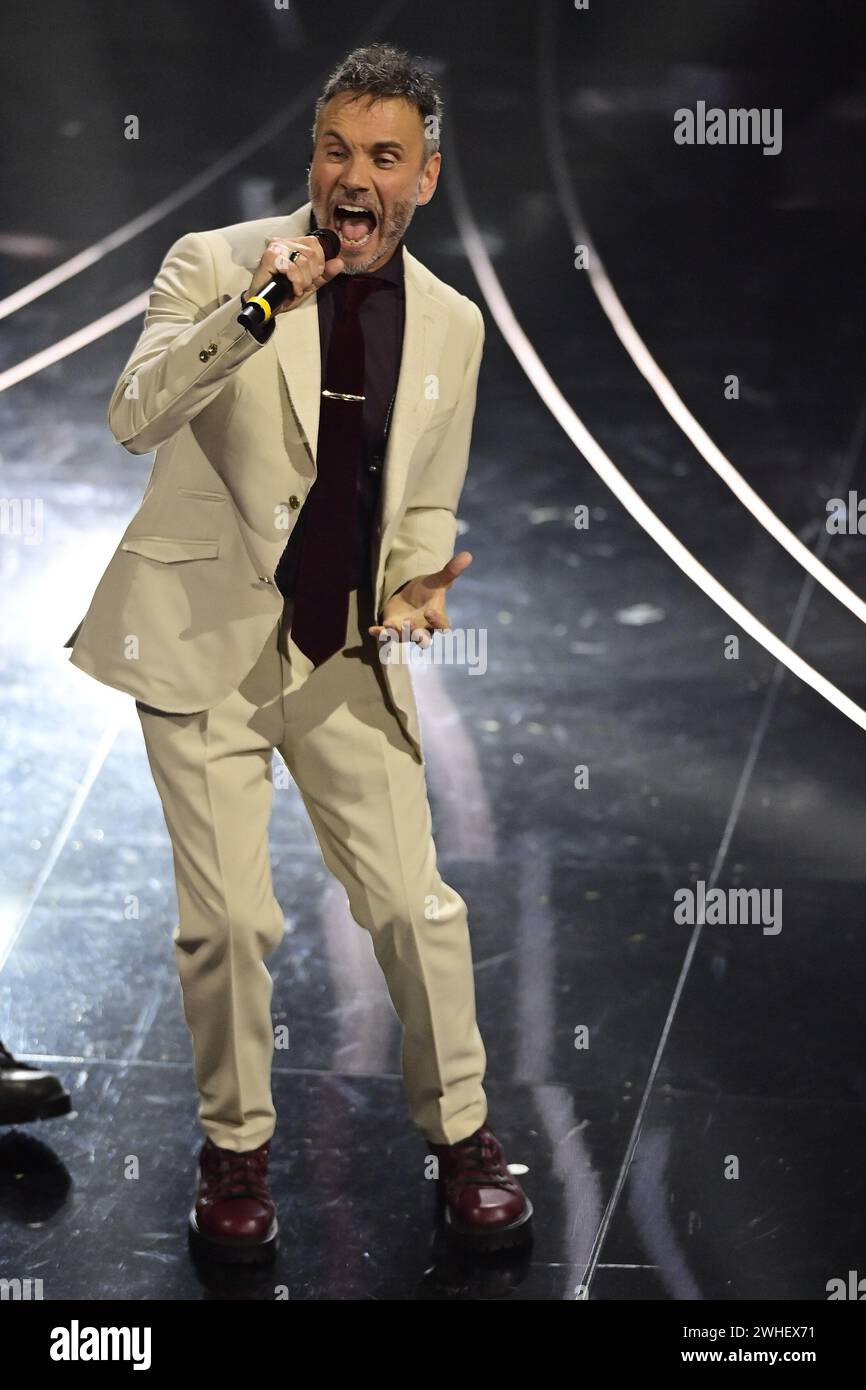 Sanremo, Italia. 10th Feb, 2024. Nek performer during the 74th edition