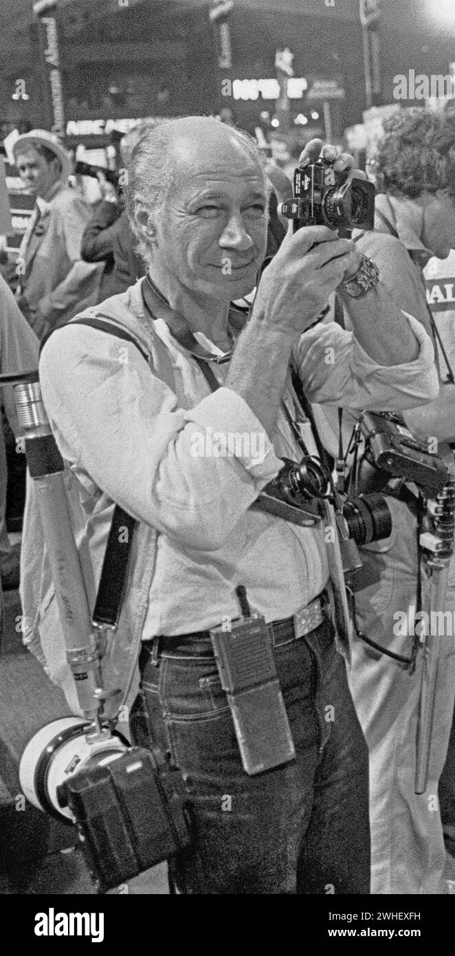 photojournalist, Eddie Adams, photographing the Democratic National Convention in San Francisco, California, 1984 Stock Photo