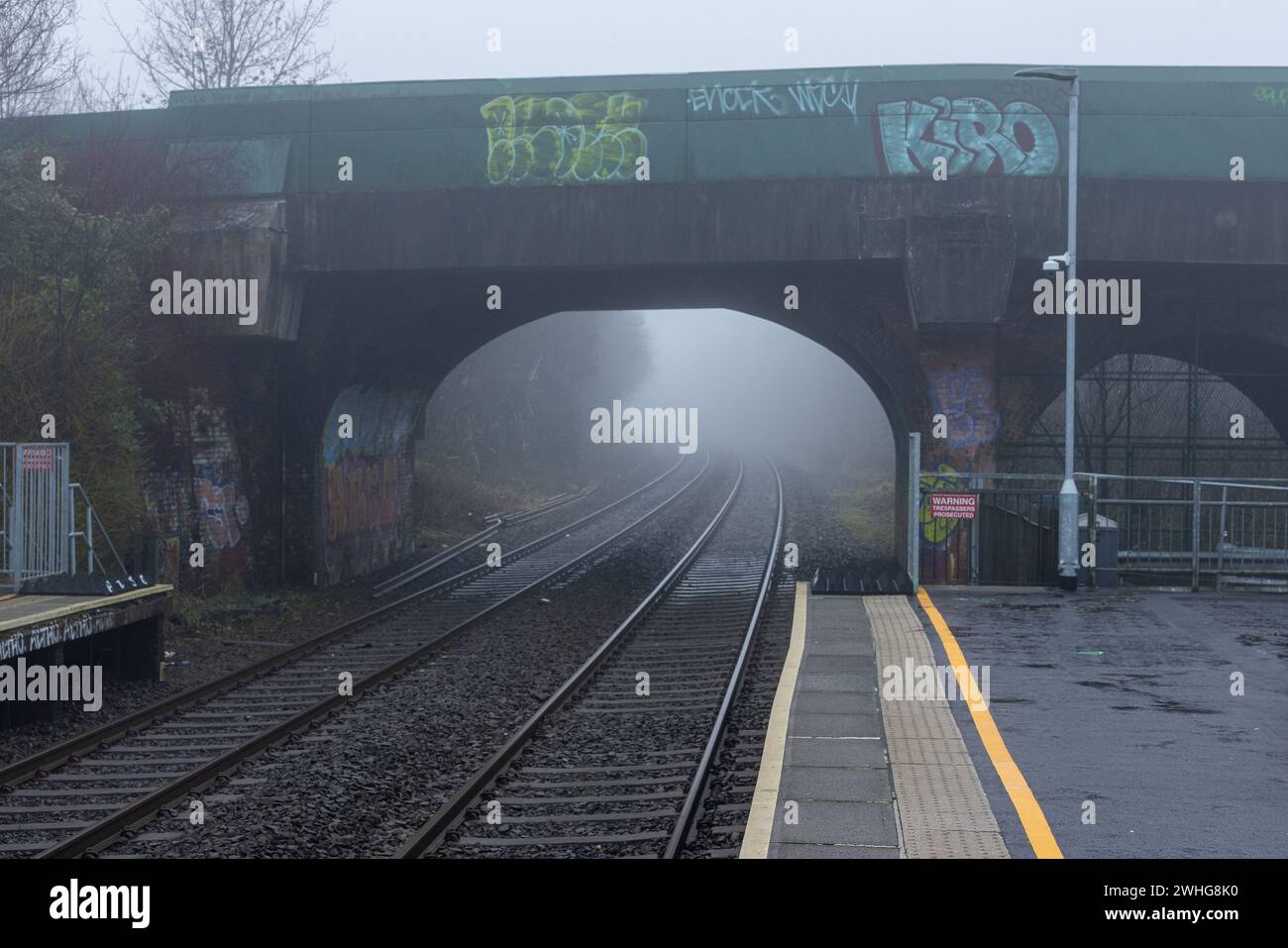 10-02-2024-belfast-weather-foggy-morning-on-belfast-to-lisburn-railway