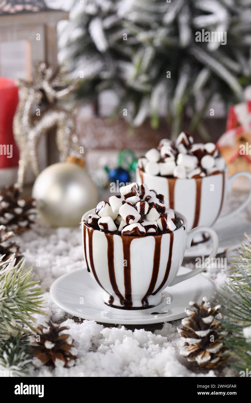 Hot chocolate drink sprinkled hi res stock photography and images Alamy