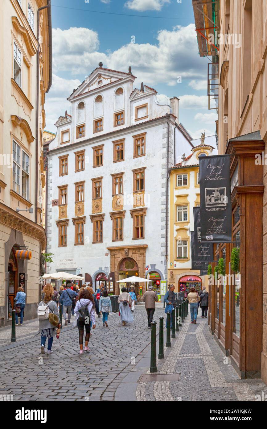 house-at-the-five-crowns-hi-res-stock-photography-and-images-alamy