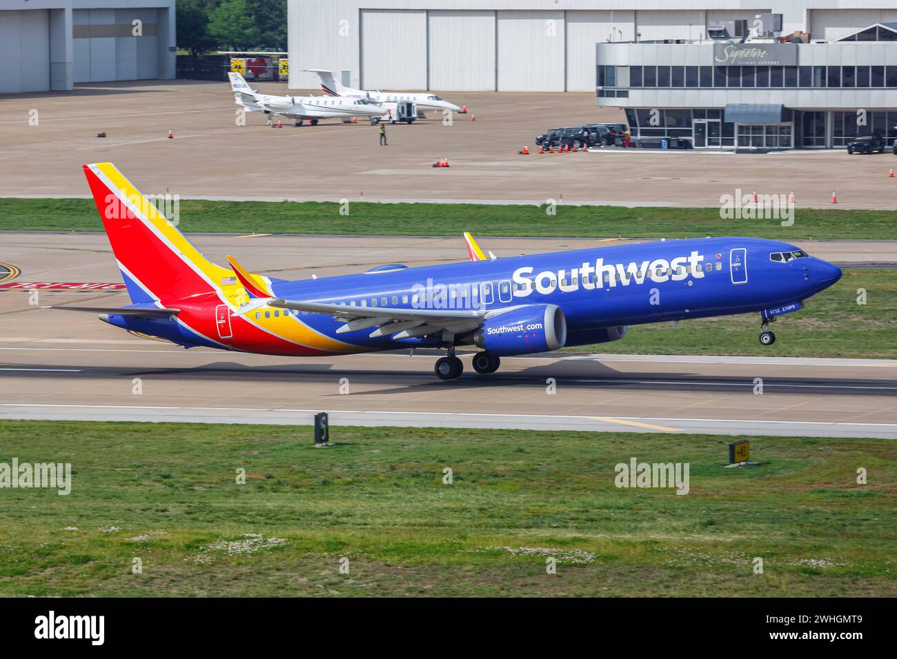 Southwest Boeing 737-8 MAX Flugzeug Flughafen Dallas Love Field in den USA Dallas, USA - 7. Mai 2023: Ein Boeing 737-8 MAX Flugzeug der Southwest Airlines mit dem Kennzeichen N8732S auf dem Flughafen Dallas Love Field DAL in den USA. *** Southwest Boeing 737 8 MAX aircraft Dallas Love Field Airport in the USA Dallas, USA 7 May 2023 A Boeing 737 8 MAX aircraft of Southwest Airlines with the registration N8732S at Dallas Love Field DAL Airport in the USA Stock Photo