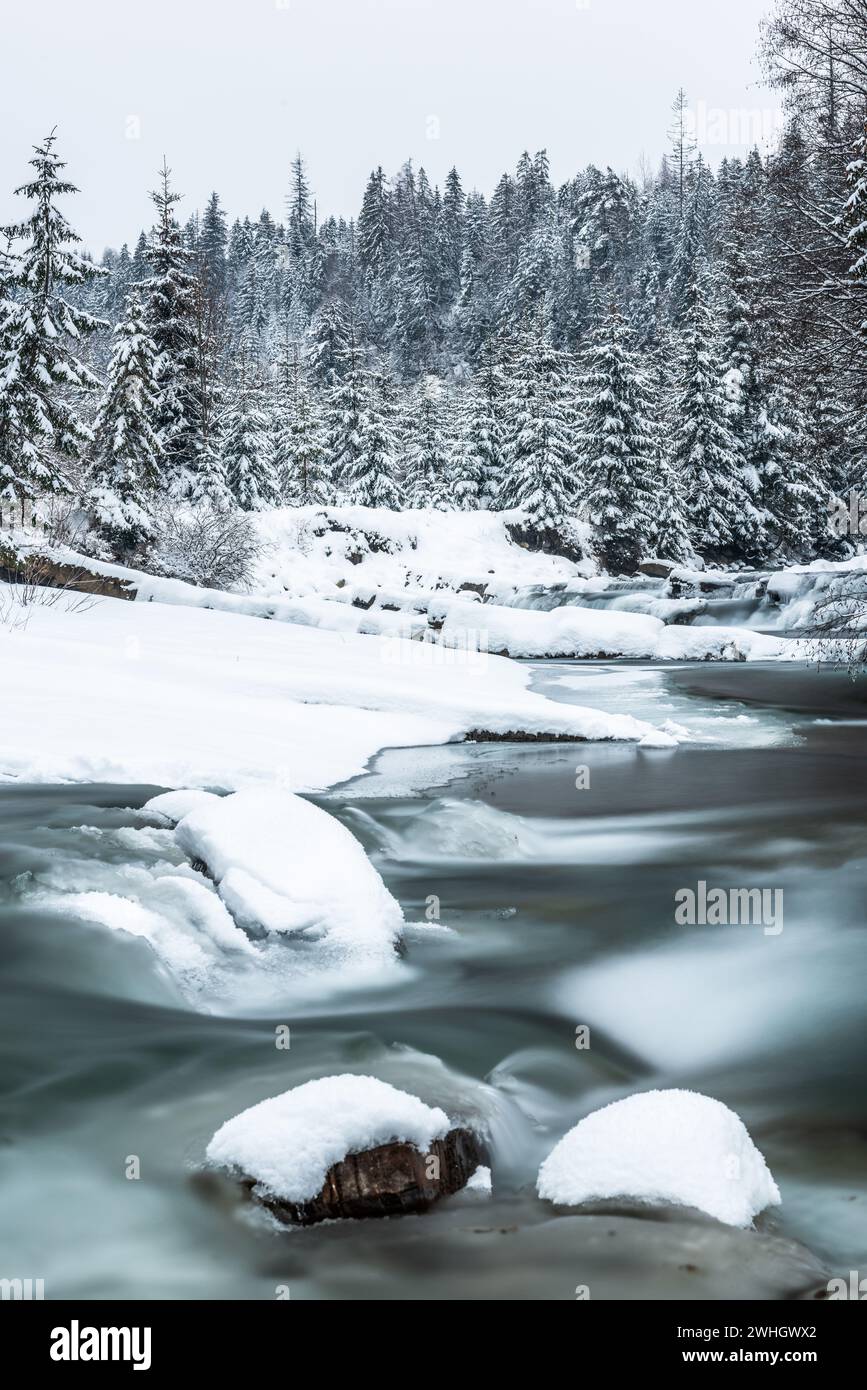 Snowy landscape at the river hi-res stock photography and images - Alamy