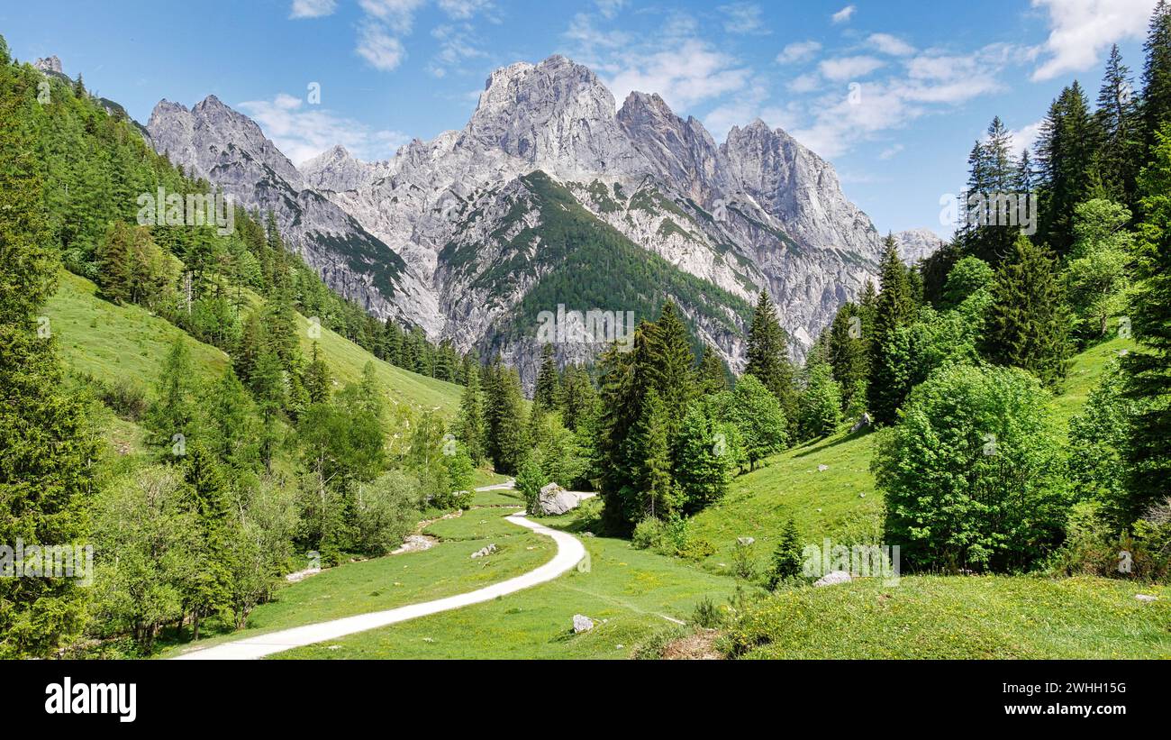 On the hiking trail to the Hirschbichl Pass with the Ramsau Dolomites ...