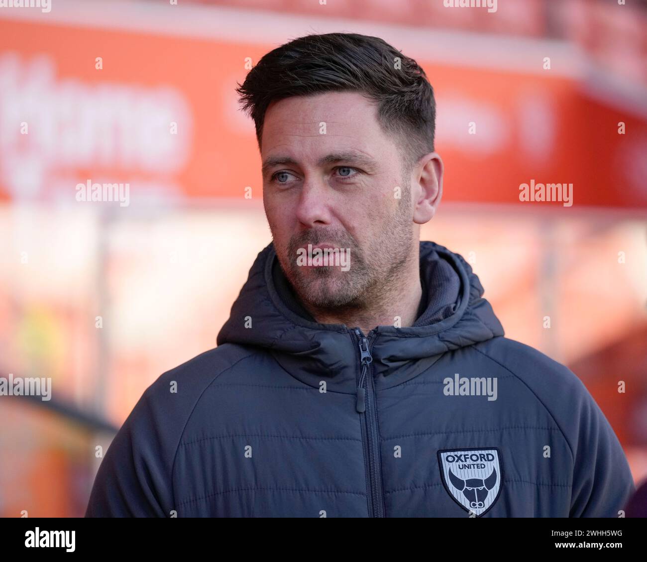 Des Buckingham manager of Oxford United inspects the pitch before the