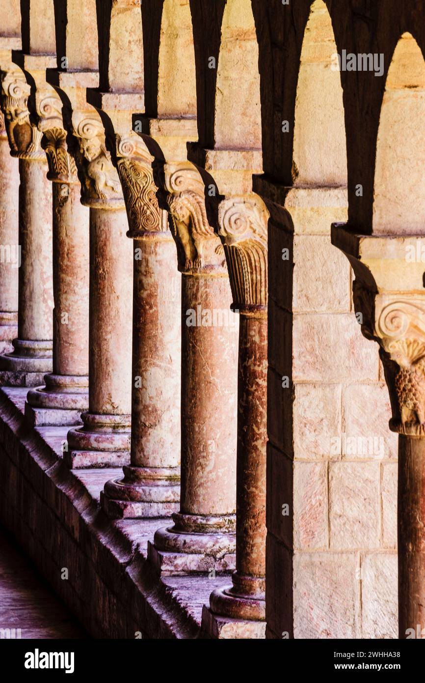 Medieval capitals hi-res stock photography and images - Alamy