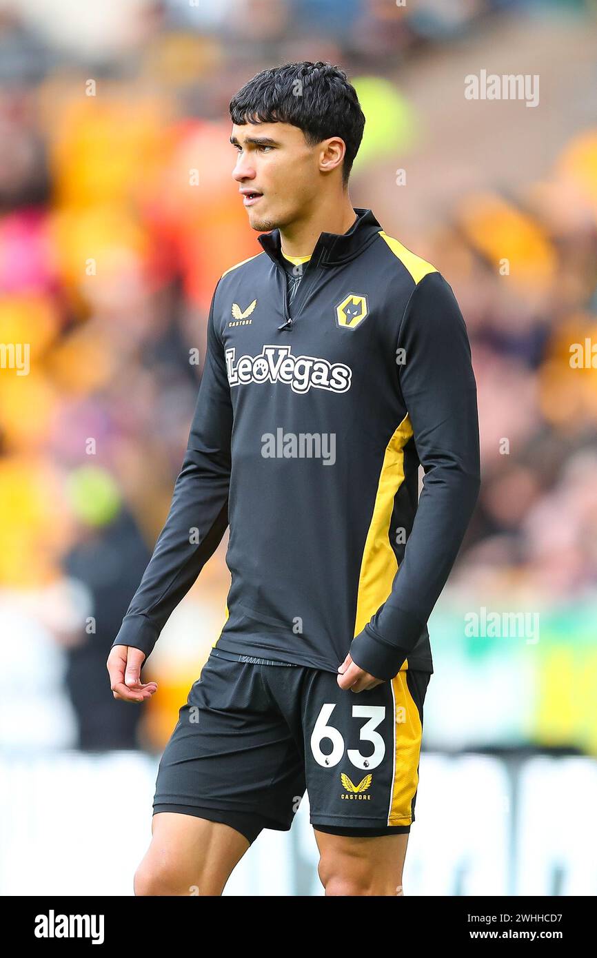 Nathan Fraser of Wolves warms up before the Premier League match between Wolverhampton Wanderers and Brentford at Molineux, Wolverhampton on Saturday 10th February 2024. (Photo: Gustavo Pantano | MI News) Credit: MI News & Sport /Alamy Live News Stock Photo