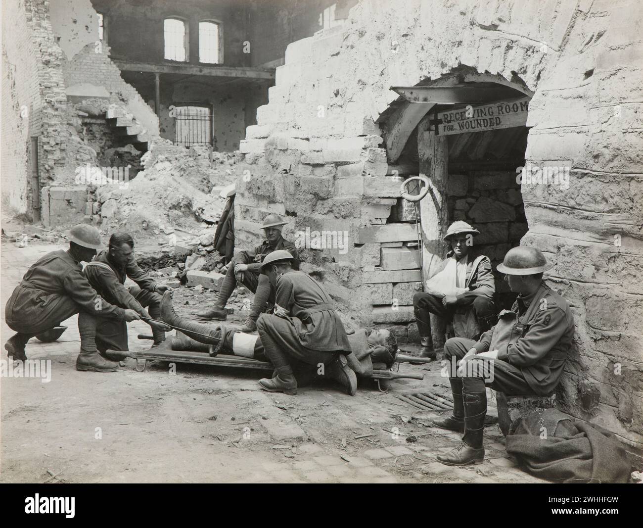 Ypres, Belgium: Medics tending to a wounded soldier on a stretcher. Photographs of the 8th Field Ambulance, Australian Imperial Force in France and Belgium ca 1917-1918 Stock Photo