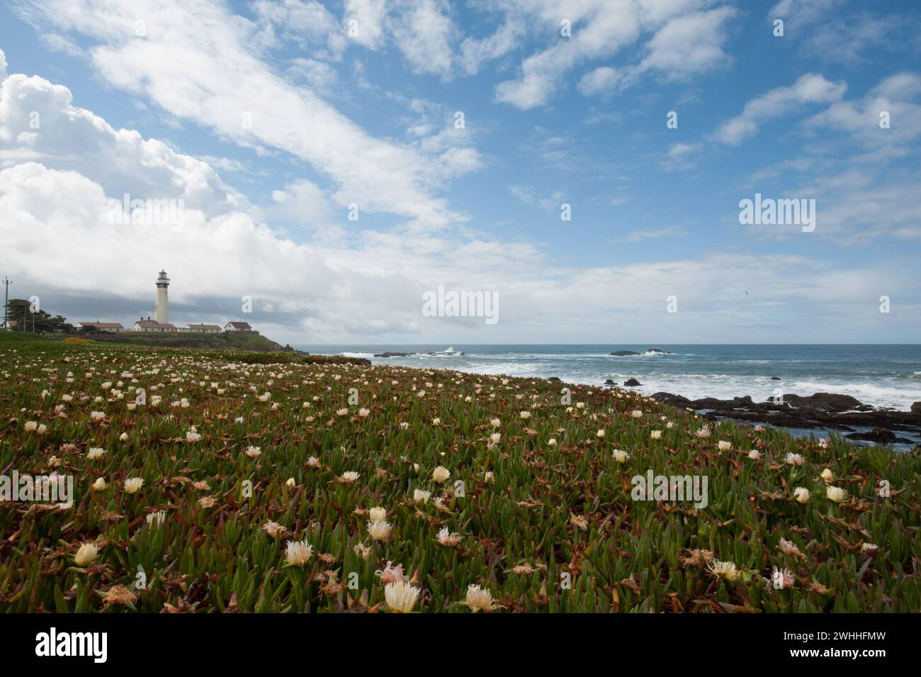 California house beach erosion hi-res stock photography and images - Alamy