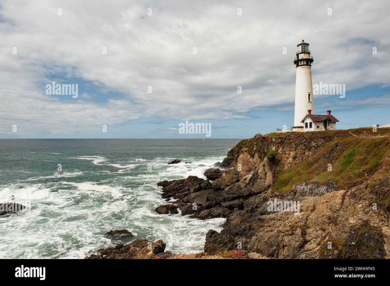 California house beach erosion hi-res stock photography and images - Alamy