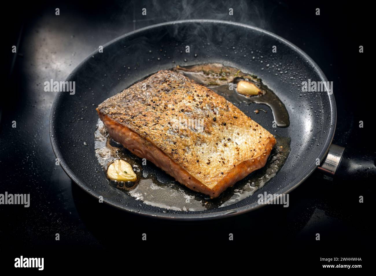 Salmon frying pan crispy skin hi-res stock photography and images - Alamy