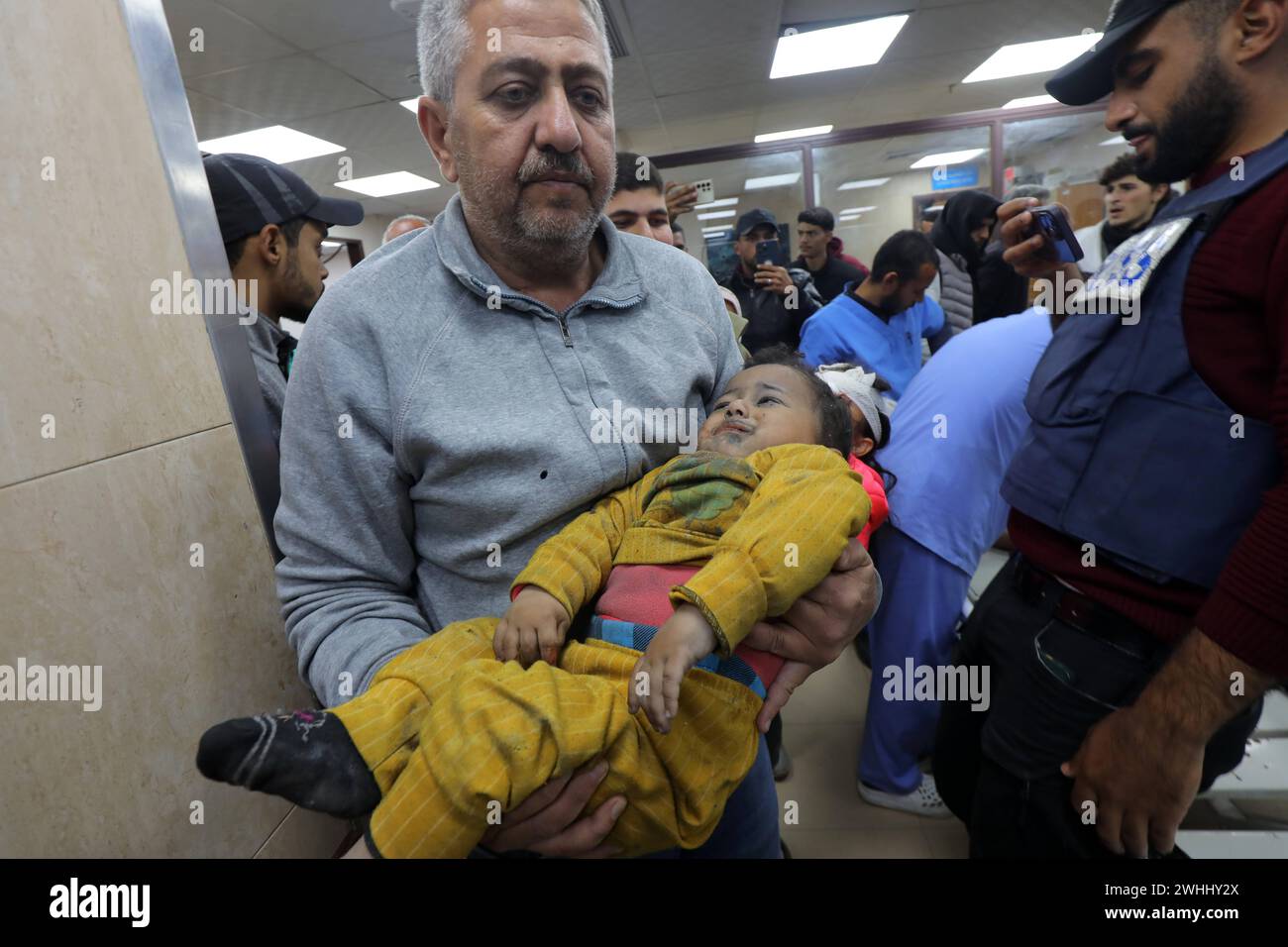 Palestinians transport the wounded and transport bodiesIncloud Children inside the hospital after an Israeli raid on Deir al-Balah Palestinians transport the wounded and transport bodiesIncloud Children inside the hospital after an Israeli raid on Deir al-Balah in the central Gaza Strip on February 10, 2024. Photo by Ali Hamad apaimages Dair El-Balah Gaza Strip Palestinian Territory 100224 Dair EL-Balah AH 05 Copyright: xapaimagesxAlixHamadxapaimagesx Stock Photo