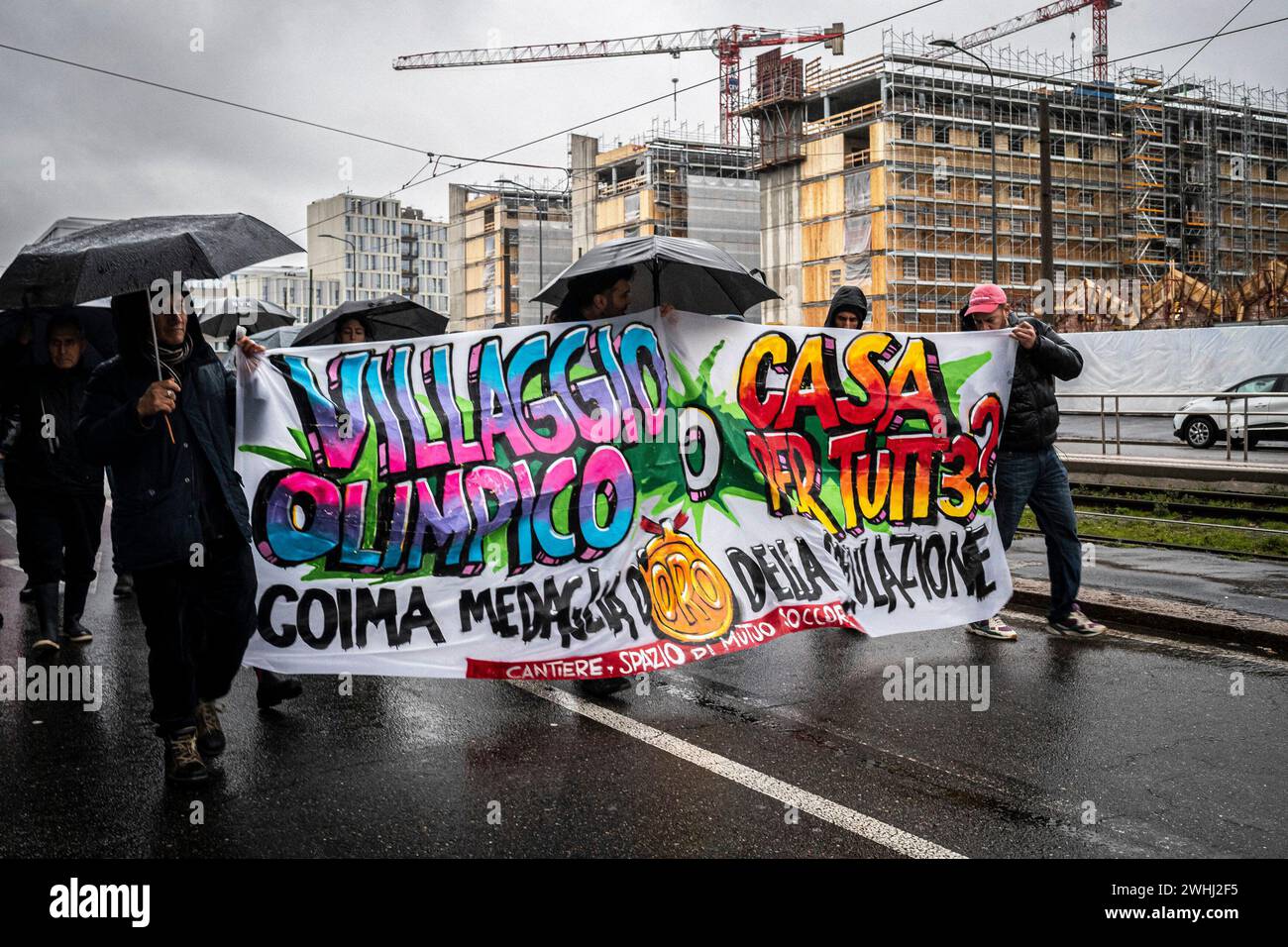 Milano Italia 10th Feb 2024 Foto Marco Ottico LaPresse 10 10   Milano Italia 10th Feb 2024 Foto Marco Otticolapresse 10 10 2024 Milano Italia Cronaca Corteo Del Comitato Insostenibili Olimpiadi Per Denunciare Linsostenibilit Economica Sociale E Ambientale Dei Giochi Photo Marco Otticolapresse 04 10 2024 Milan Italy News Procession Against The Milan Cortina Olympics Credit Lapressealamy Live News 2WHJ2F5 