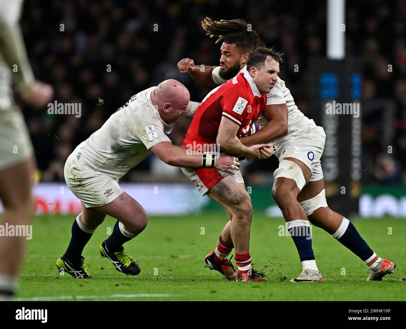 Twickenham, United Kingdom. 10th Feb, 2024. England V Wales, Guinness 6 Nations. Twickenham Stadium. Twickenham. Ioan Lloyd (Wales) is tackled by Dan Cole (England, letf) and Chandler Cunningham-South (England) during the England V Wales rugby match in the Guinness 6 Nations. Credit: Sport In Pictures/Alamy Live News Stock Photo