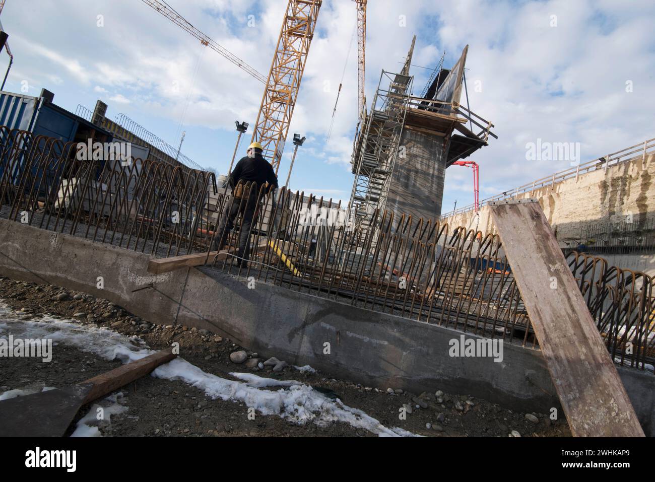 Construction worker and reinforced concrete Stock Photo - Alamy