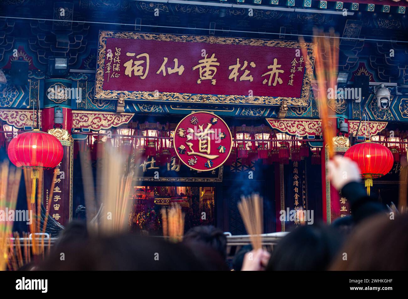 Hong Kong, China. 10th Feb, 2024. Worshippers start the Year of the ...