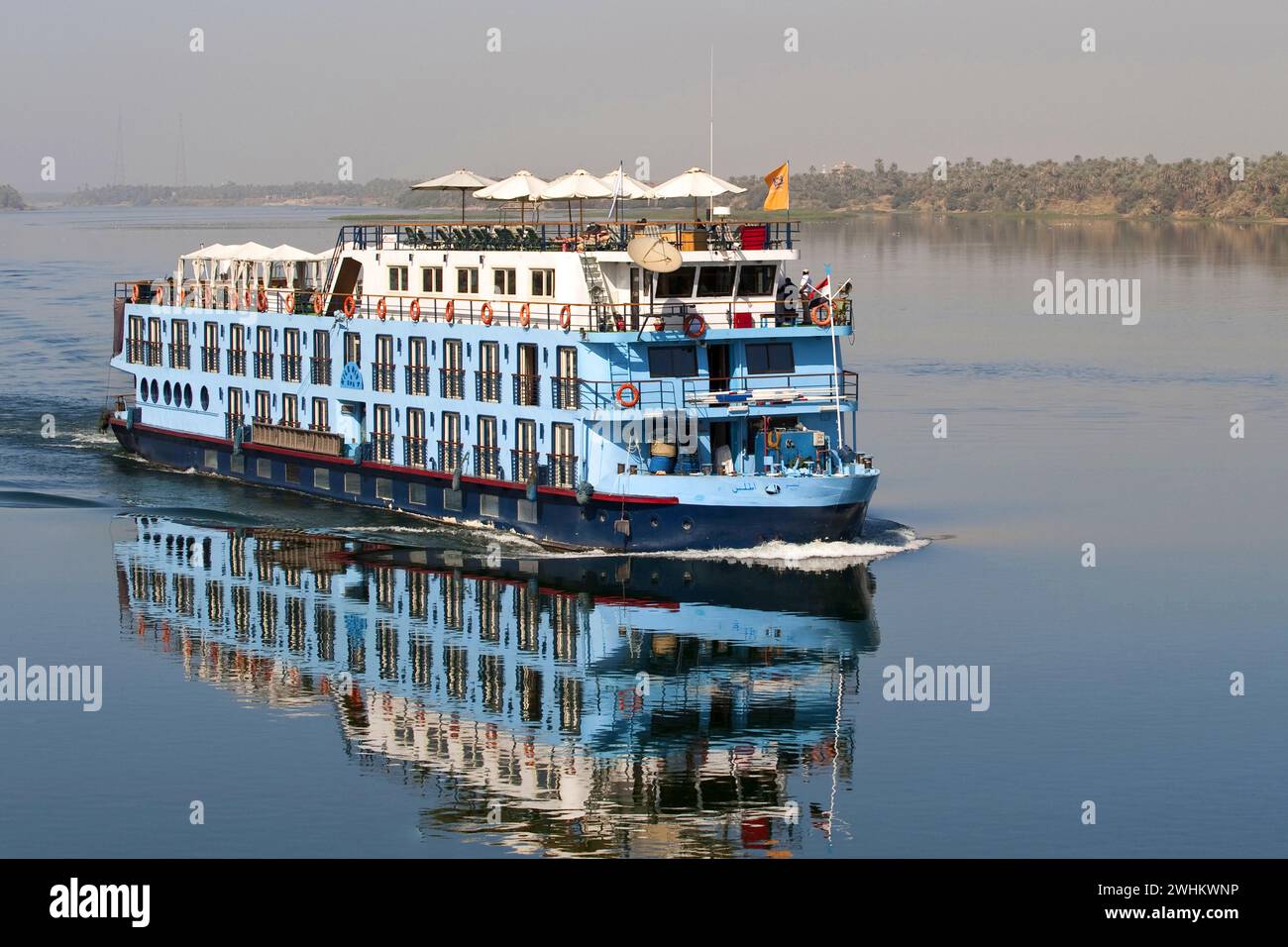Cruise ship on the nile hi-res stock photography and images - Alamy