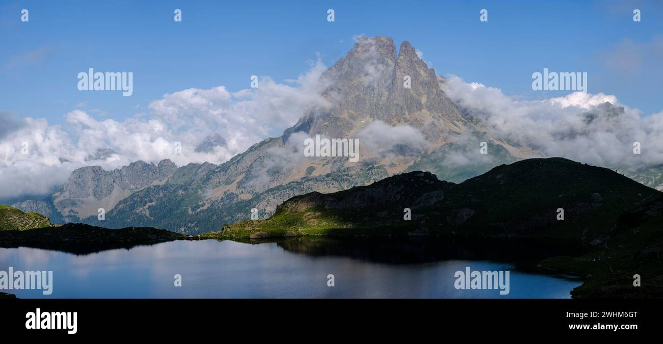 Midi D Ossau Peak Stock Photo Alamy