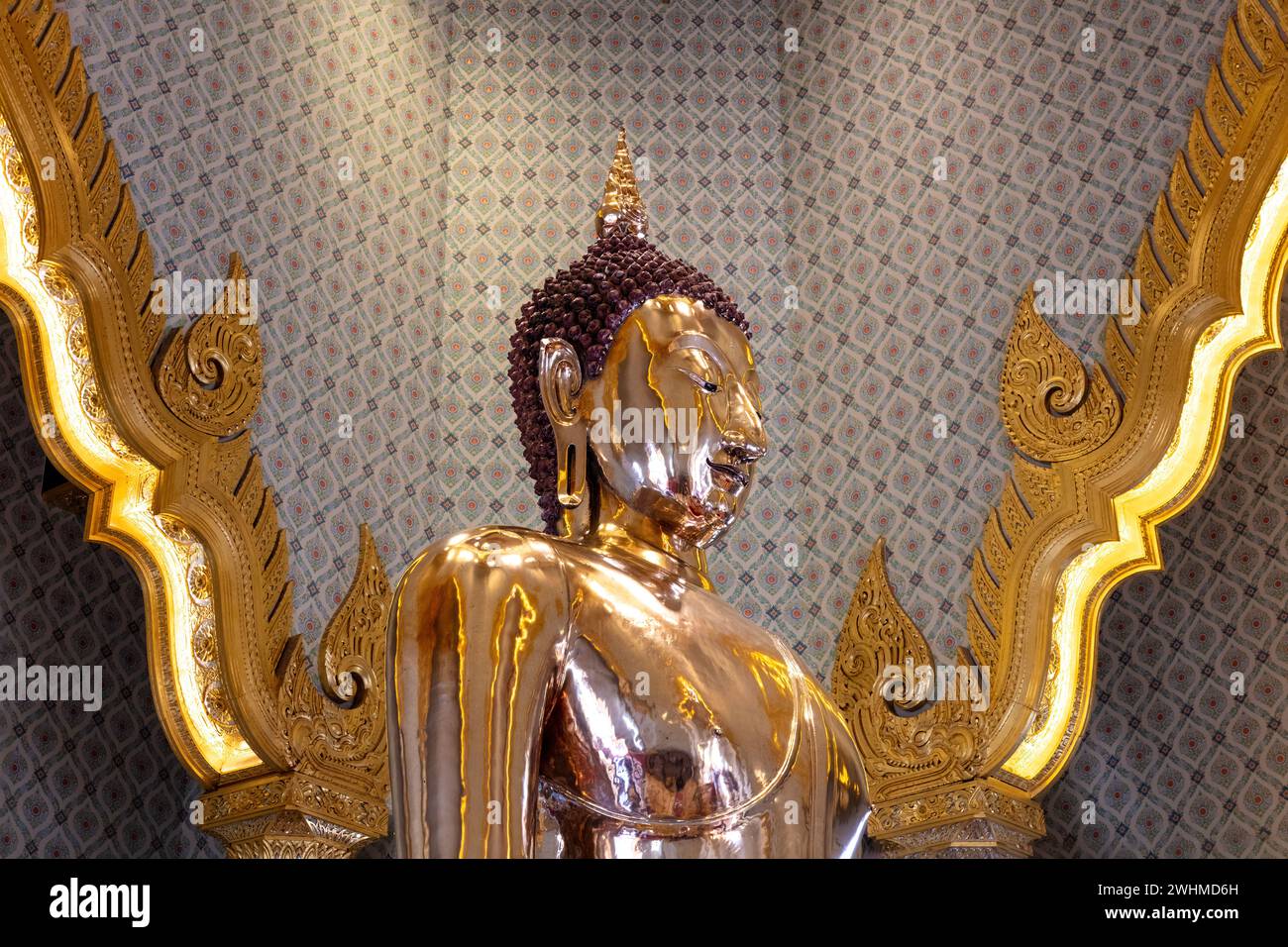 Closeup of golden Buddha statue, Wat Traimit (Temple of the Golden Buddha). Made of 18 karat gold, it is 3 meters (nearly 10 feet) tall, and weighs 5. Stock Photo