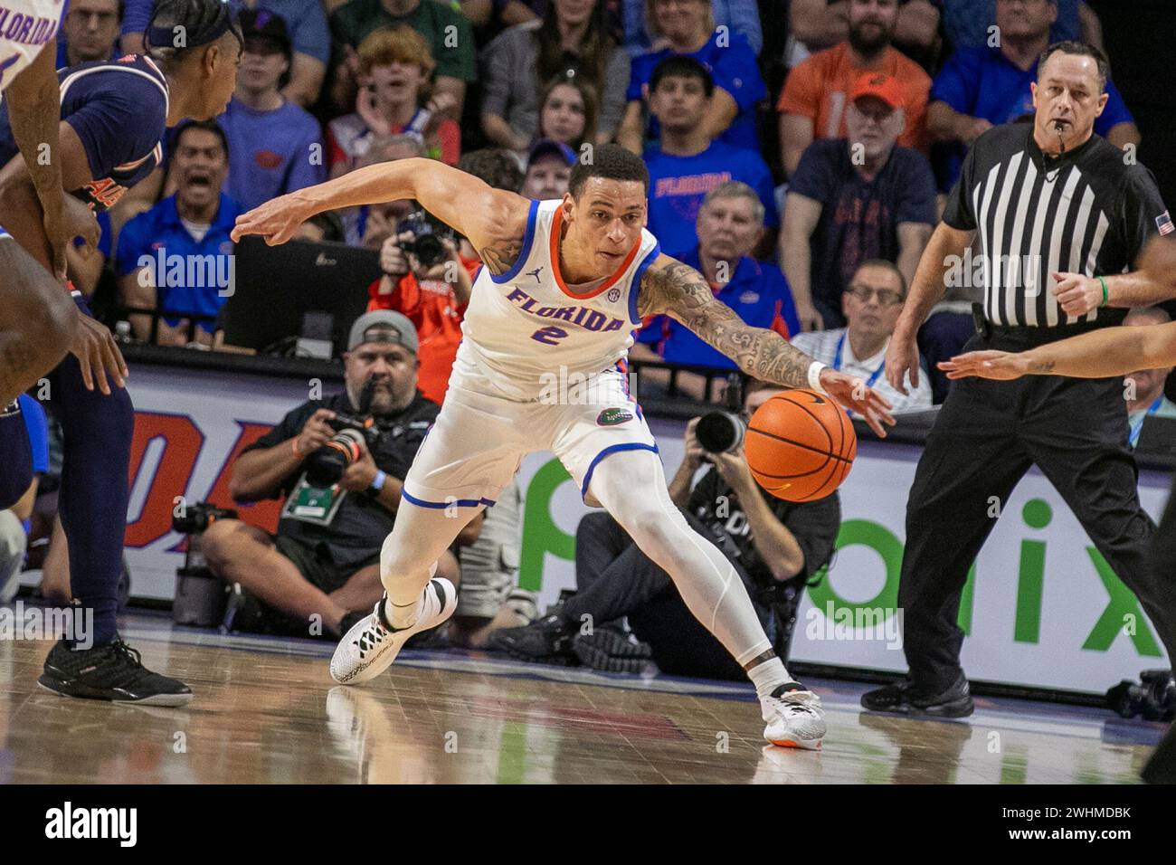 Florida guard Riley Kugel (2) grabs the loose ball during the first