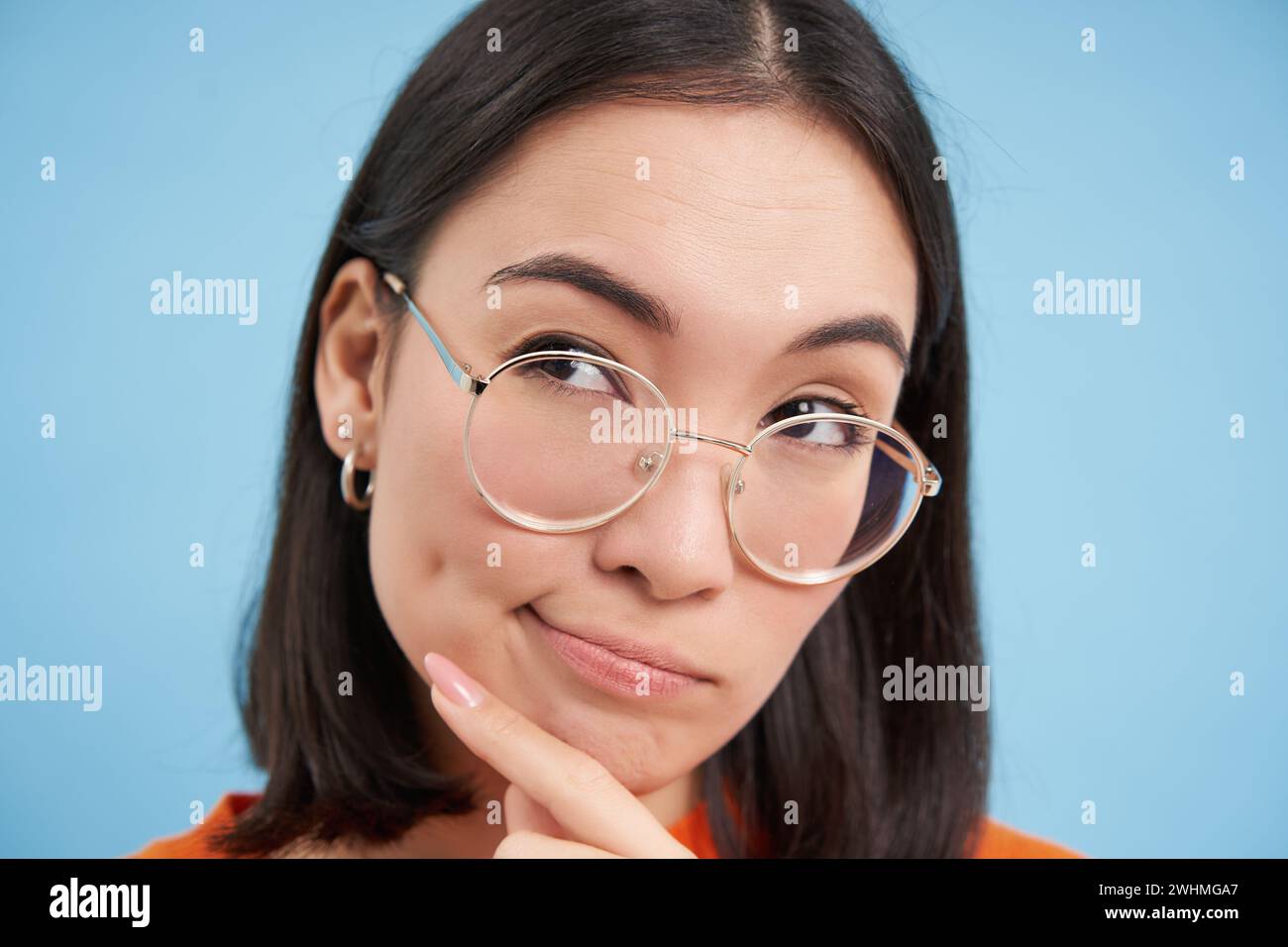 Modern japanese woman face hi-res stock photography and images - Alamy