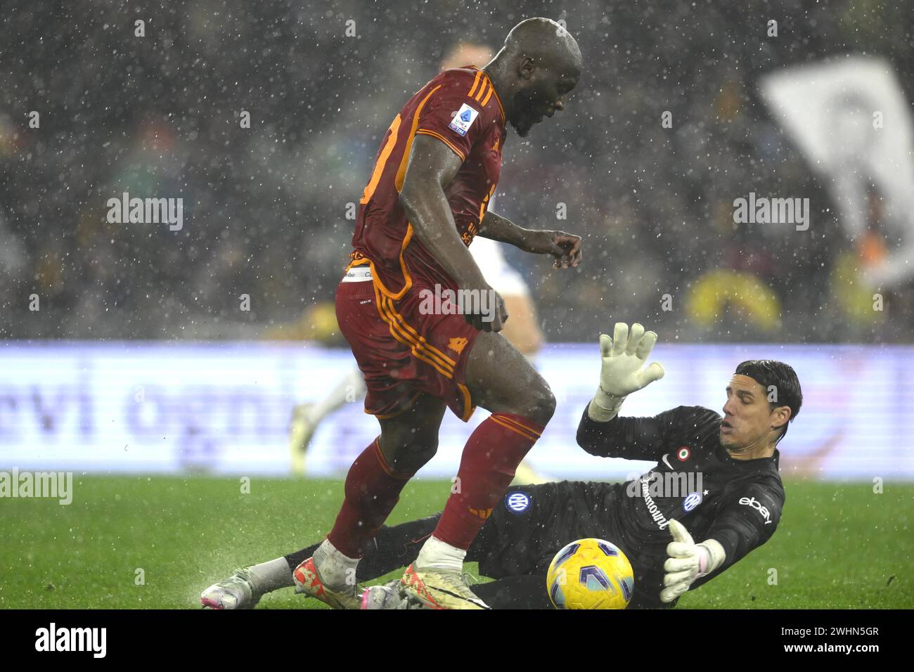 Rome, Italy. 10th Feb, 2024. Roma's Romelu Lukaku (L) vies with FC Inter's Yann Sommer during a Serie A soccer match in Rome, Italy, Feb. 10, 2024. Credit: Augusto Casasoli/Xinhua/Alamy Live News Stock Photo
