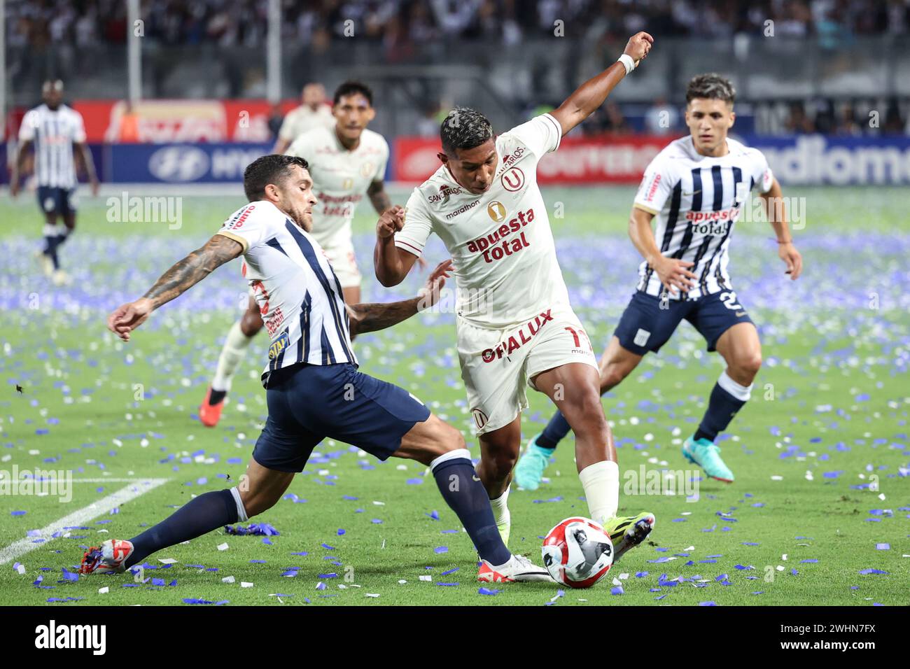 Lima, Peru. 10th Feb, 2024. Edison Flores of Universitario de Deportes and Adrian Arregui of Alianza Lima during the Liga 1 Te Apuesto match between Alianza Lima and Universitario de Deportes, Torneo Apertura 2024, date 3, played at Nacional Stadium on February 10, 2024 in Lima, Peru. (Photo by Miguel Marrufo/PRESSINPHOTO) Credit: PRESSINPHOTO SPORTS AGENCY/Alamy Live News Stock Photo