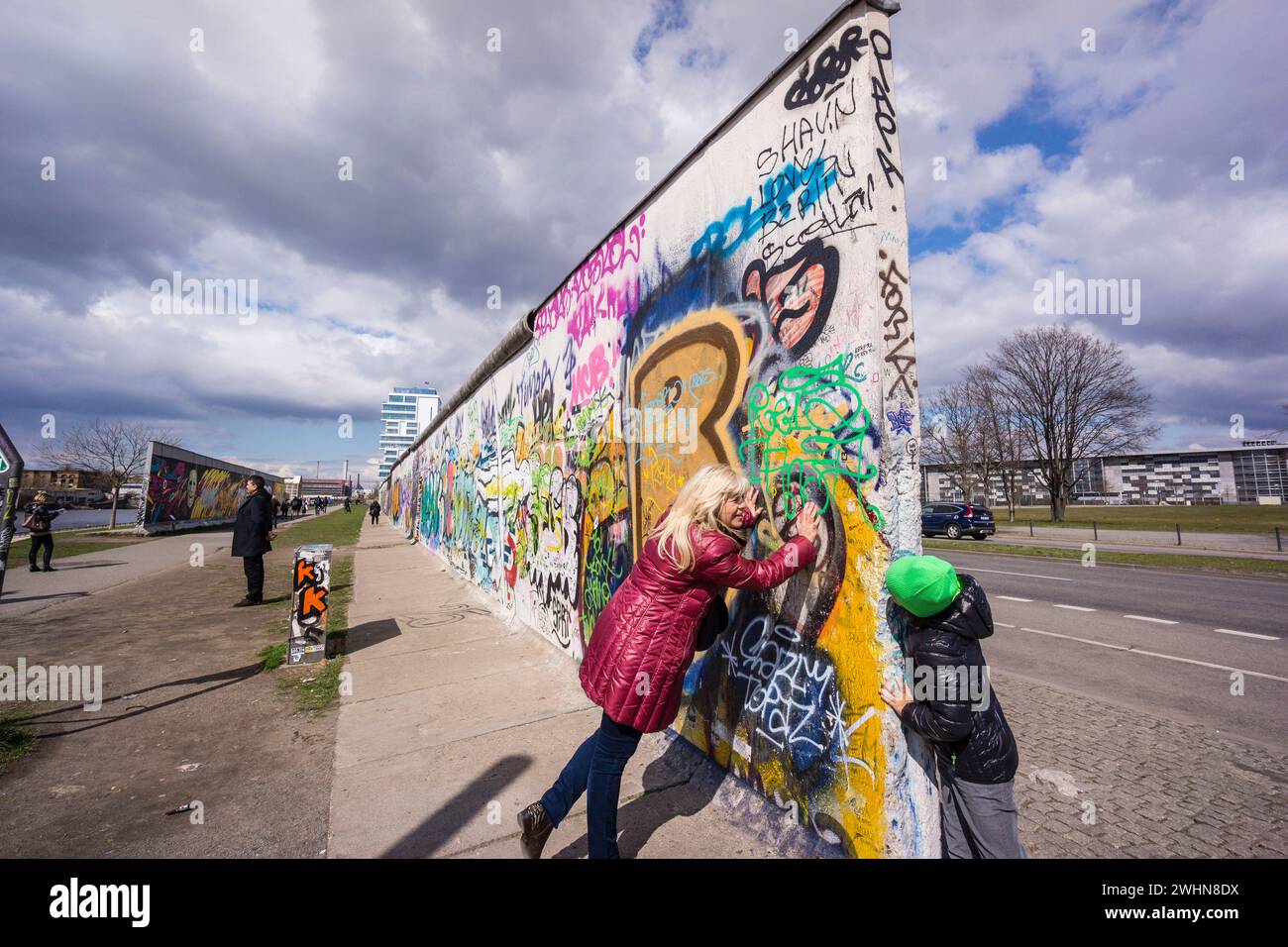 Berlin wall political drawing hi-res stock photography and images - Alamy