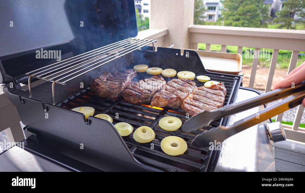 Two burner gas grill hi-res stock photography and images - Alamy