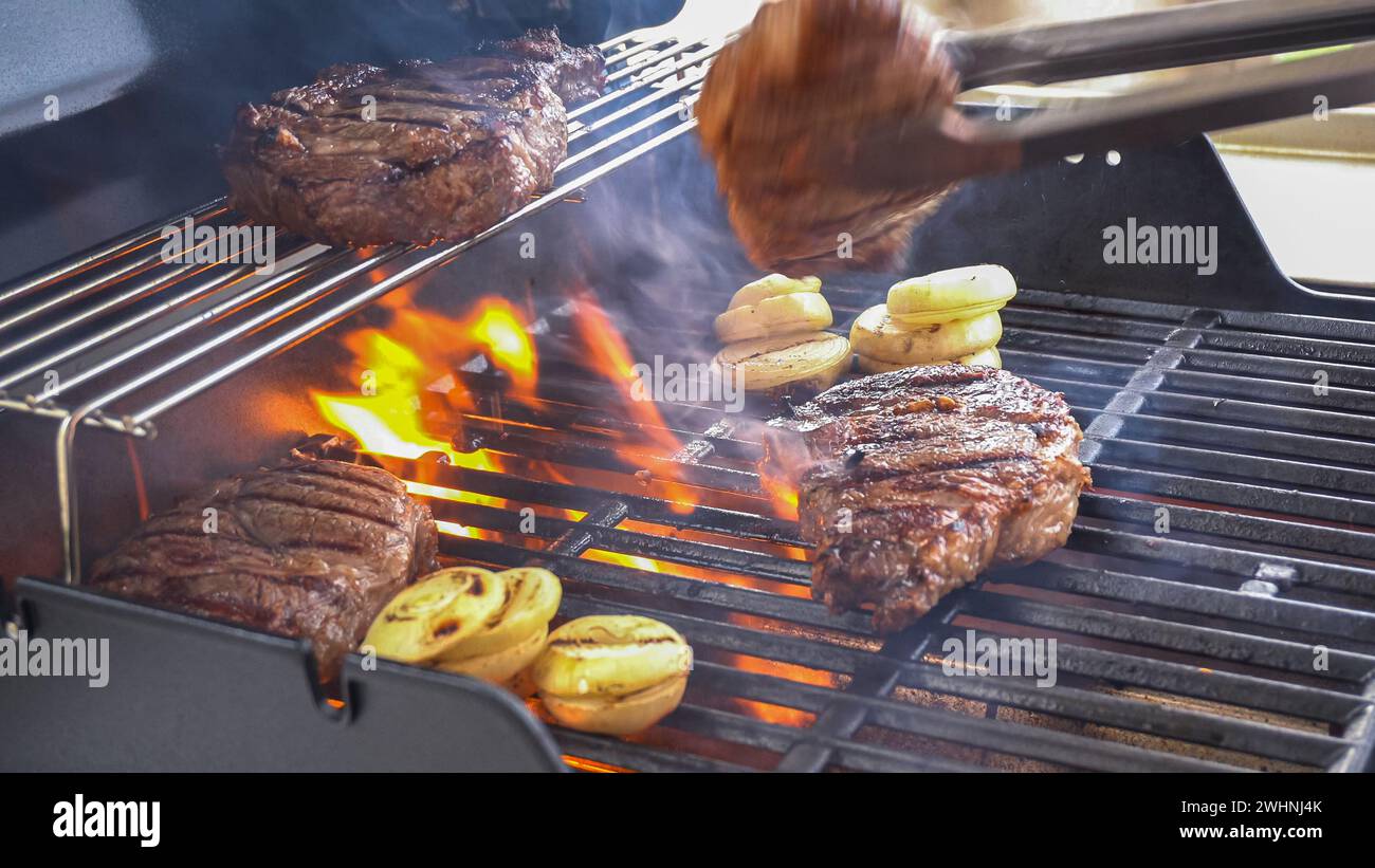 Two burner gas grill hi-res stock photography and images - Alamy