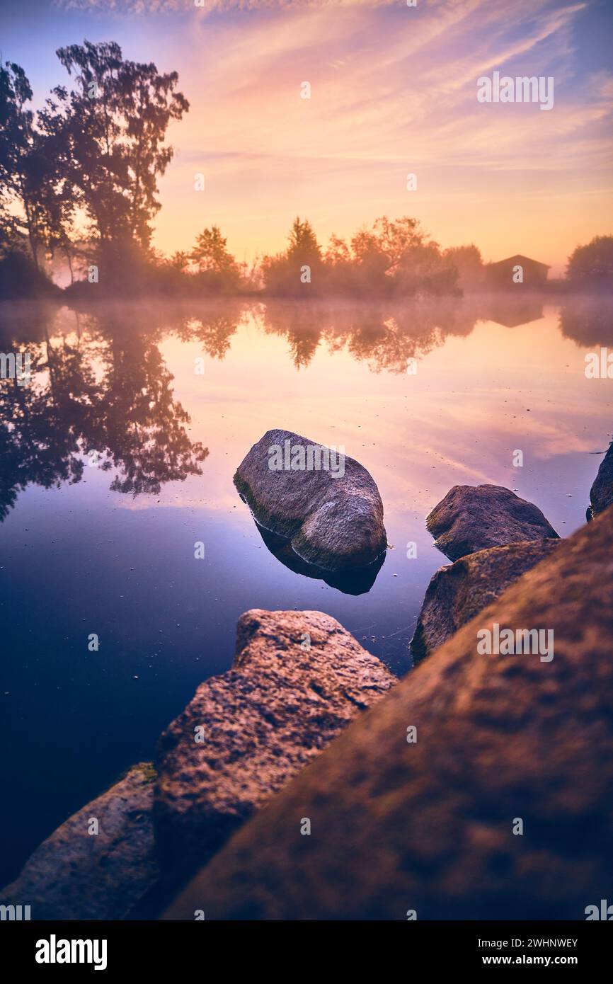Rocky shore lines hi-res stock photography and images - Alamy
