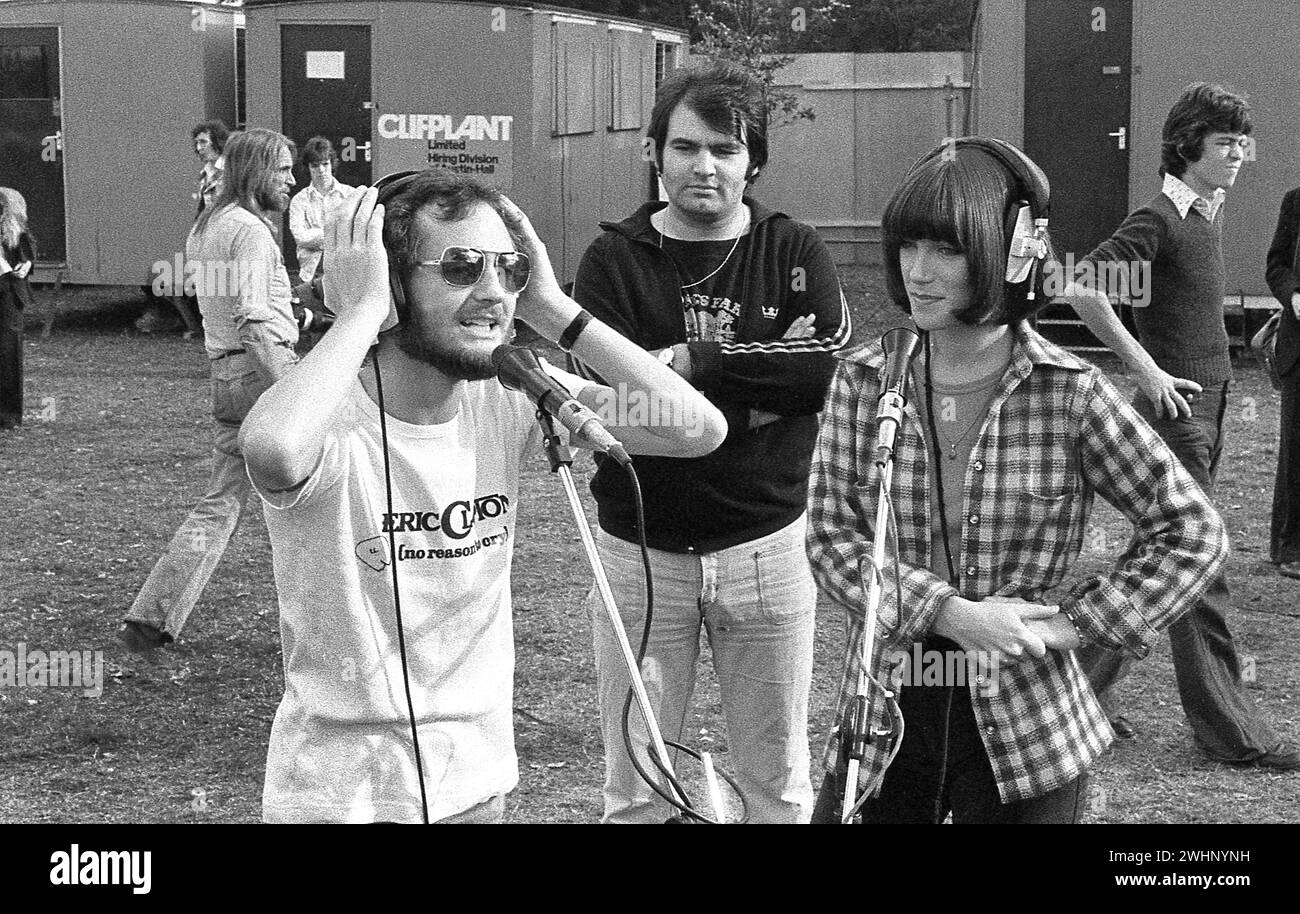 Kiki Dee with DJ Kenny Everett before preforming at the Queen Hyde park concert 18/9/1976 Stock Photo