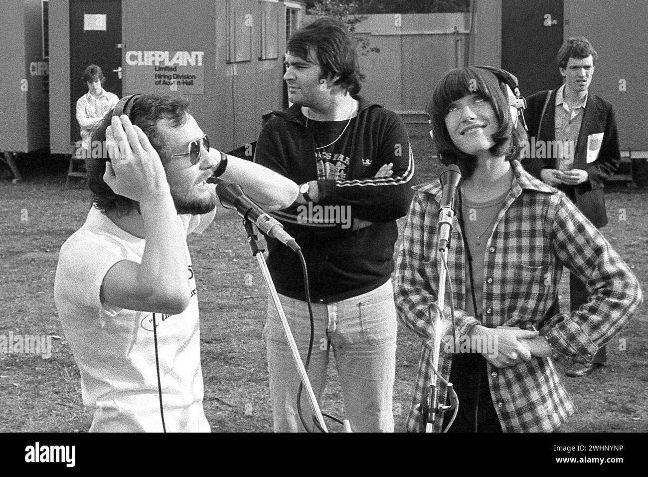 Kiki Dee with DJ Kenny Everett before preforming at the Queen Hyde park concert 18/9/1976 Stock Photo