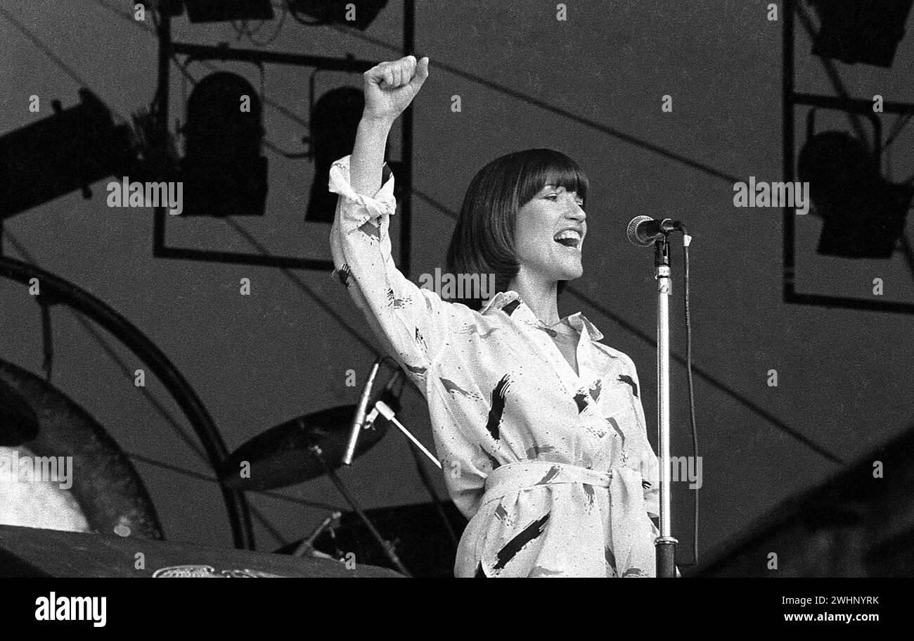 British Pop soul singer Kiki Dee preforming at the Queen Hyde park concert 18/9/1976 Stock Photo