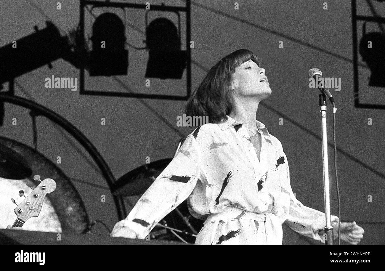 British Pop soul singer Kiki Dee preforming at the Queen Hyde park concert 18/9/1976 Stock Photo